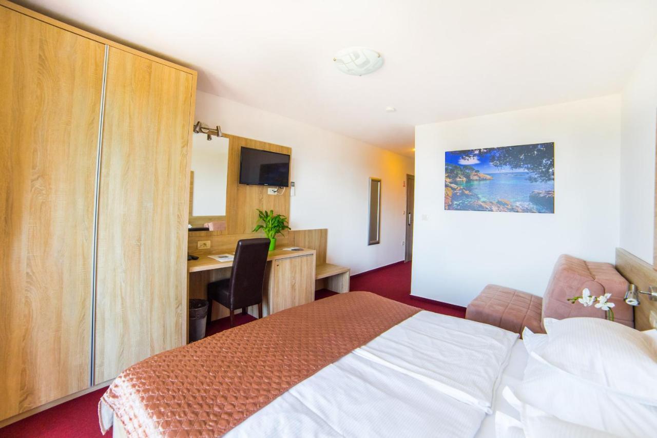 Hotel Antonija Drvenik  Eksteriør billede