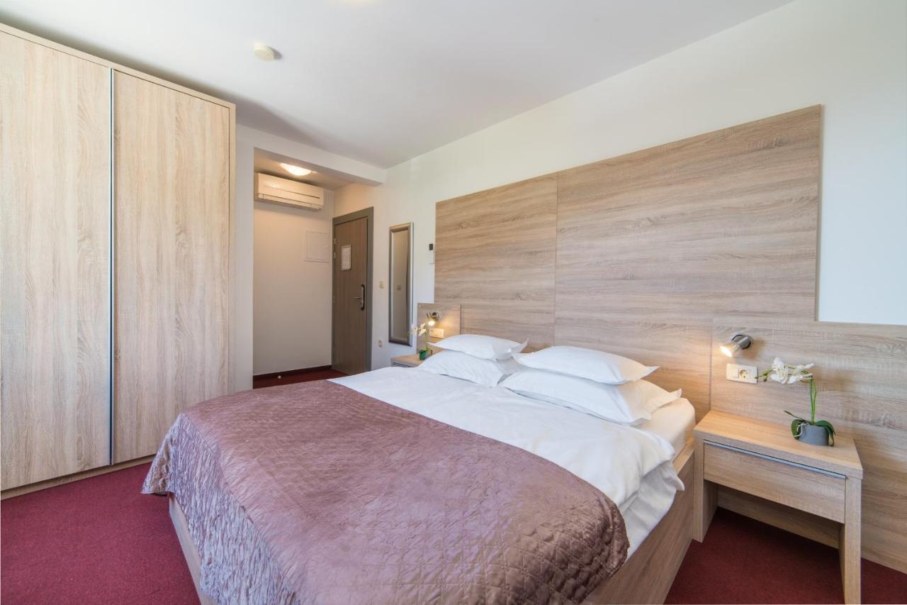 Hotel Antonija Drvenik  Eksteriør billede