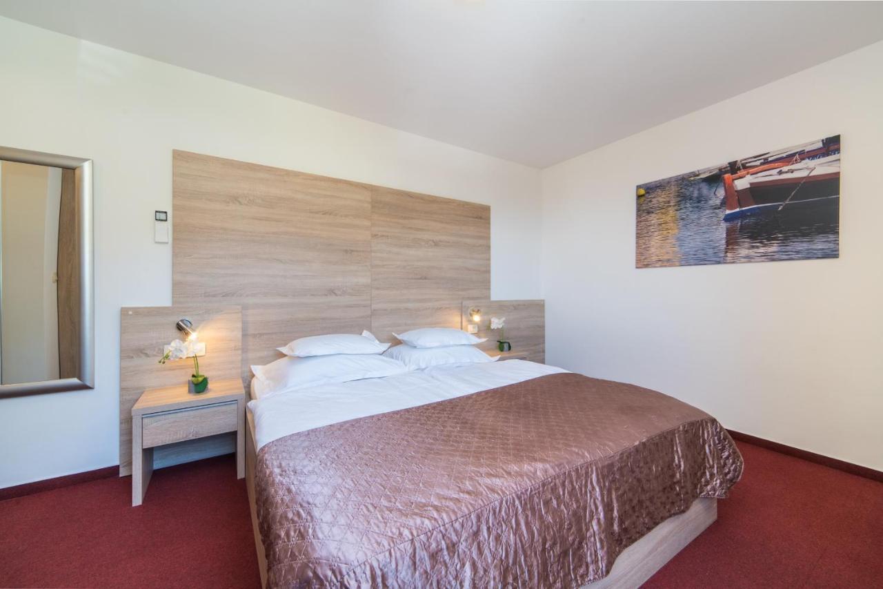 Hotel Antonija Drvenik  Eksteriør billede